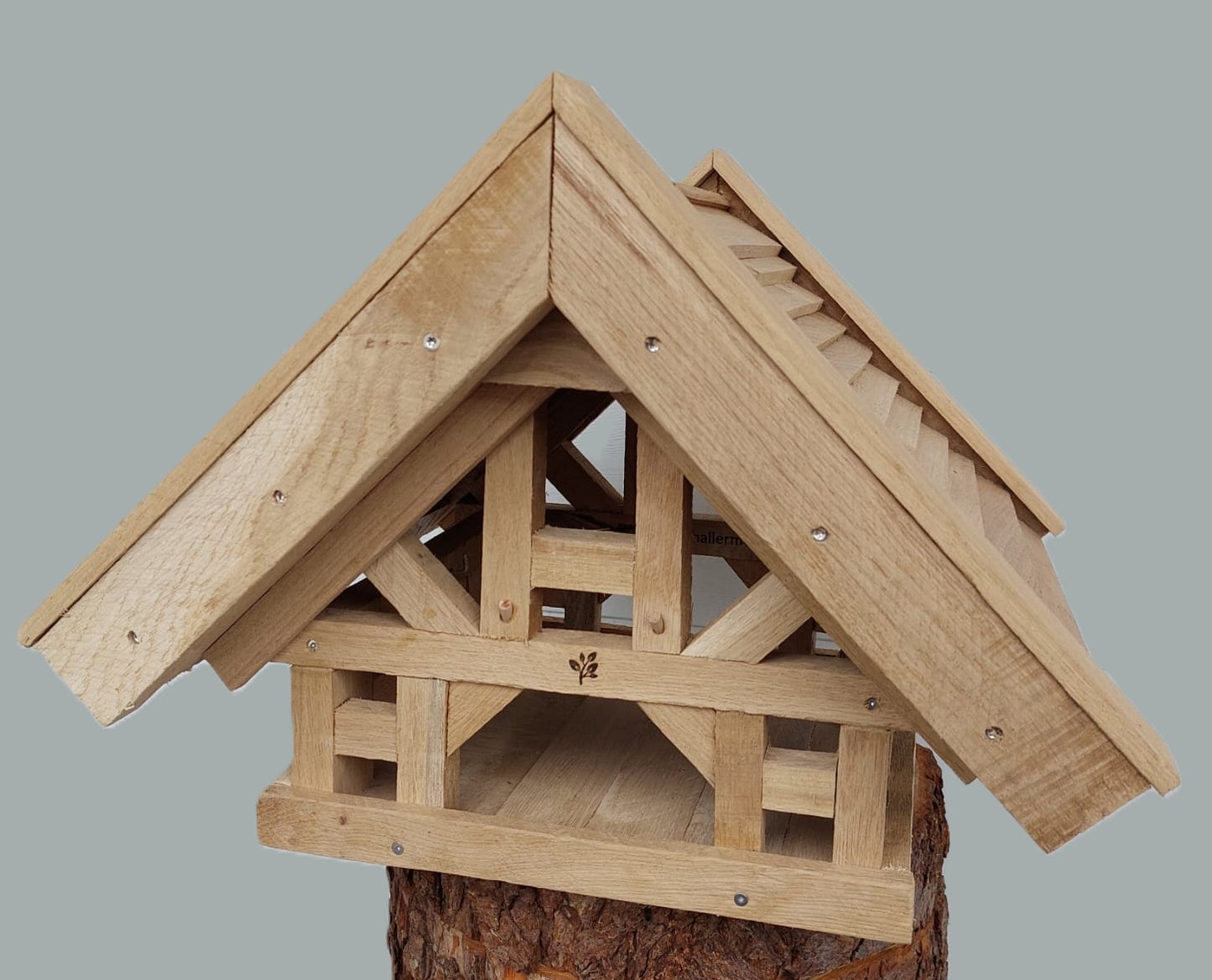 großes Futterhaus aus massiver Eiche